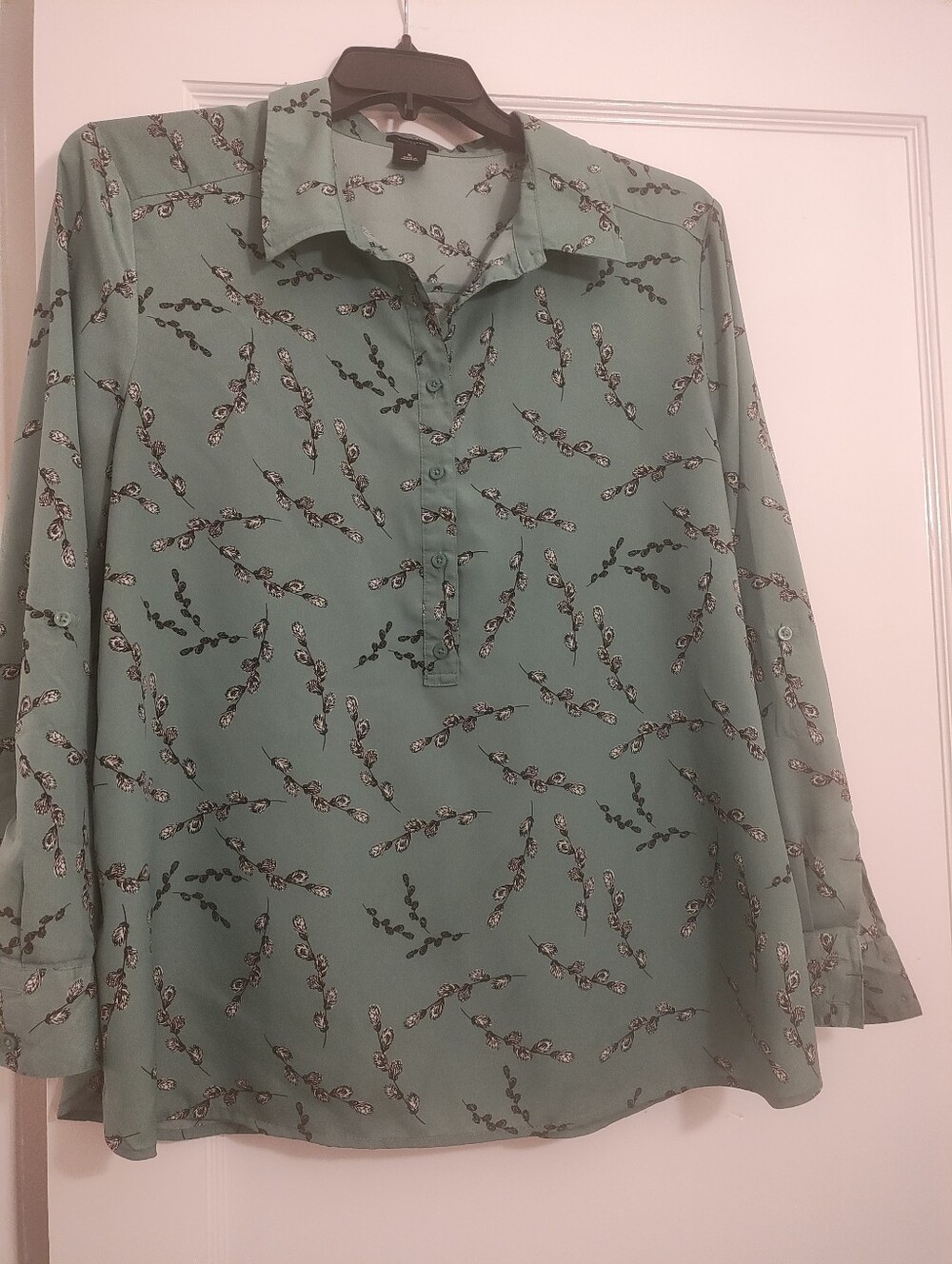 Ann Taylor XL Sage Green Botanical Print‎ Blouse Roll Tab Sleeve Relaxed